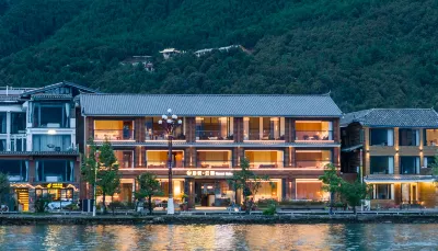 Borei Yunlan Resort Hotel (Lugu Lake Daluoshui Store) Hotels in Lugu Lake Daluoshui Wharf