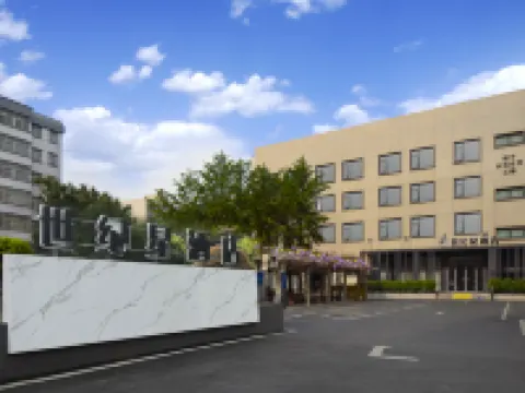 Century Star Hotel (Henan Museum Guomao 360 Branch) Hotels near Henan Museum