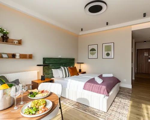 SWU Broadway Hotels near Faust Wine Cellar