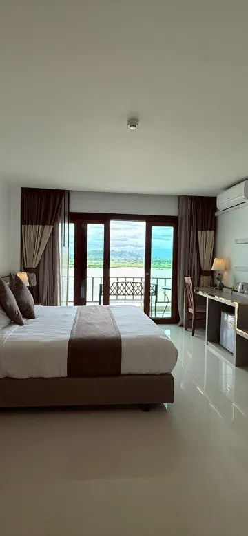 ห้องดีลักซ์ เตียงใหญ่