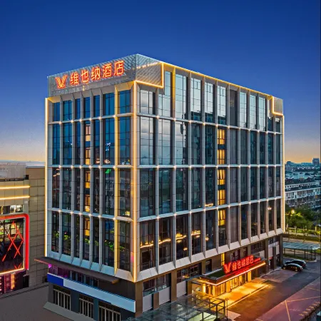Vienna Hotel ( Haiyan Baolong Business Center Branch)
