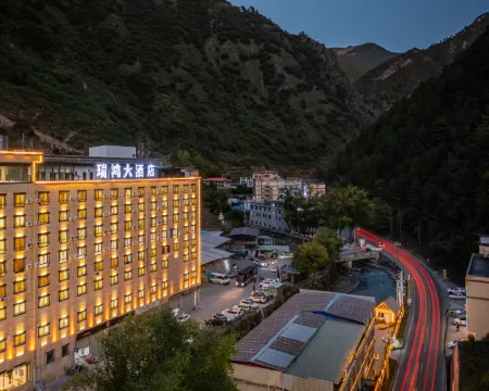 雅江瑞鴻大酒店 雅江酒店