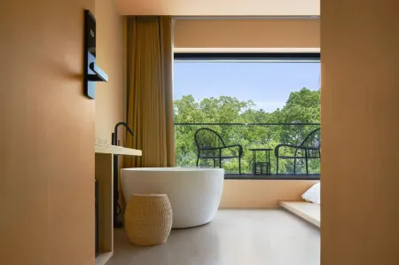 WOPAI Designer Hotel (Suzhou Guanqian Street Yangyuxiang Subway Station Branch) Отели рядом с достопримечательностью «Suzhou University of Science and Technology (Shihu Campus)»