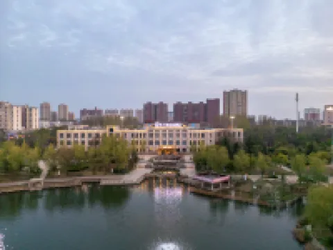 Yucheng Mulan Lake Garden Hotel (Yucheng County Government Store)