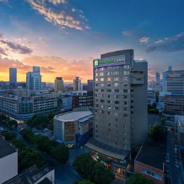 Holiday Inn Express KUNMING RAILWAY STATION by IHG