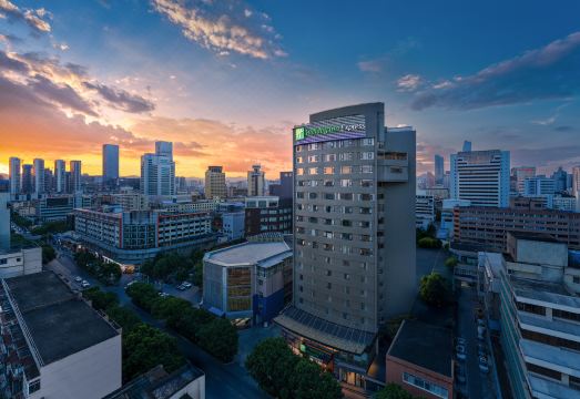 홀리데이 인 익스프레스 전경