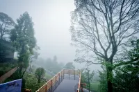 Huaying Shili Fangfei Hongyan Meicun - Bergblick