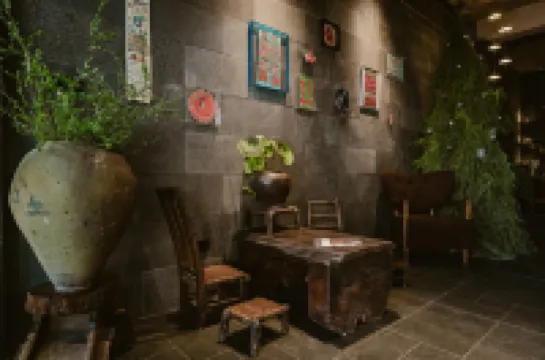 Hualing Art Space High-end Homestay (WeiShan Ancient City)
