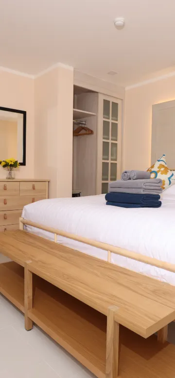 อพาร์ทเมนต์หนึ่งห้องนอนแสนสบาย พร้อมเตียงคิงไซส์และสิทธิ์เข้าใช้สระว่ายน้ำ