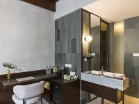 أرتوتل هانيمان أوبود Hotels near استوديو يوغا بارن