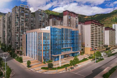 Longnan High-speed Railway Station Dongyuan Madsion Hotel Hotel di 