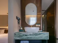 Guanlan Artistic Scenic Hotel (Yellow Crane Tower Wuhan Yangtze River Bridge) Hotels near Qingchuan Pavilion