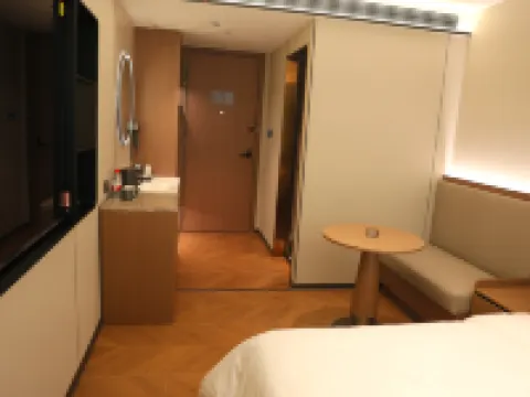South Jiangxi Daily Party School Hostel Hotels near Wofu Temple Park