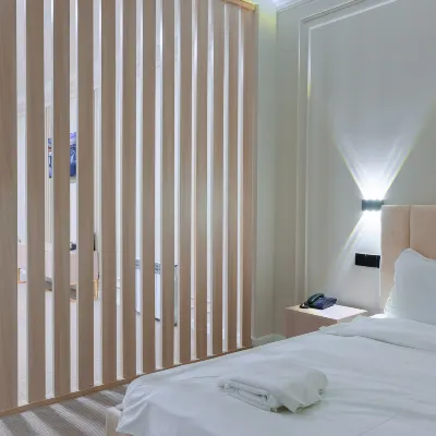 Hotel Vivaldi Hotels near Dolphin Entertainment Centre