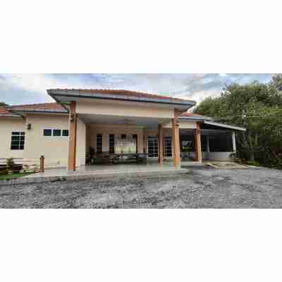 Capital O 91243 Bee Good Chalet Hotel Exterior