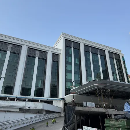Grace Hotel Отели рядом с достопримечательностью «Станция надземного метро Chit Lom»