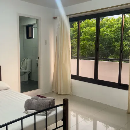 The Palines Apartment Hotel - Muntinlupa Near Evia