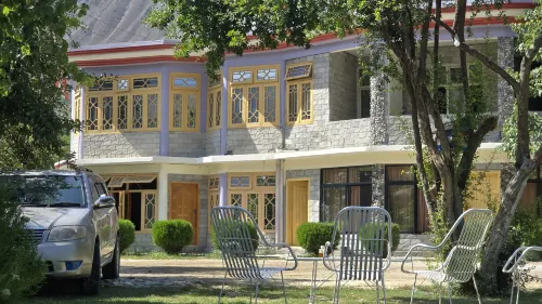 Hikal Guest House - 3-Star