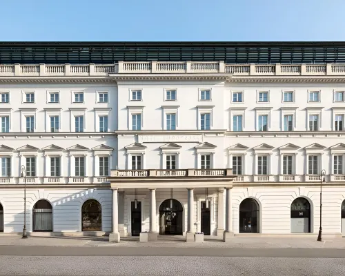 Raffles Europejski Warsaw Отели рядом с достопримечательностью «Площадь Гжибовского»