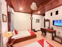 Luang Prabang - Villa Ouis Namkhan Riverside 2 - parkir