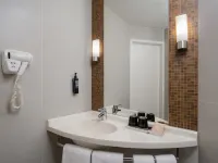 Ibis Bangkok Siam Hotels near Wat Dusitaram