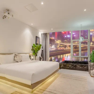 Shimeng Riverside High-Rise River View Boutique Stay (Hong Ya Dong Jiefangbei Area) 다시거우역 주변 호텔