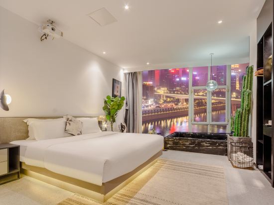 Shimeng Riverside High-Rise River View Boutique Stay (Hong Ya Dong Jiefangbei Area)