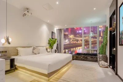 Shimeng Riverside High-Rise River View Boutique Stay (Hong Ya Dong Jiefangbei Area) 大渓溝駅周辺のホテル