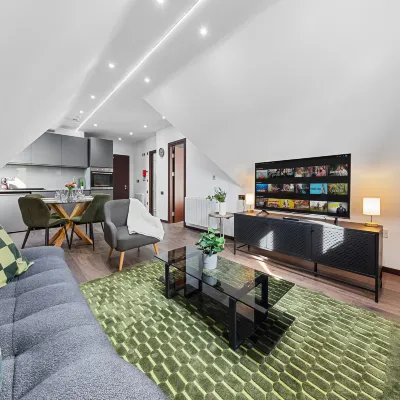 Stylish Studio Apt by Stay Smart Short Lets & Serviced Accommodation Woodstock with Free WiFi Hotels near Mill Hill East Station