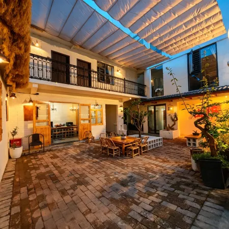 Muzi's Courtyard (Two Rivers & Four Lakes East-West Alley Branch)