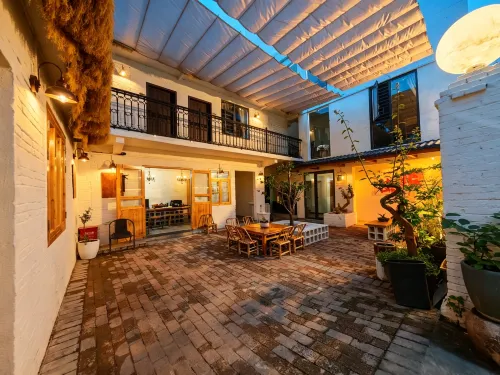 Muzi's Courtyard (Two Rivers & Four Lakes East-West Alley Branch)