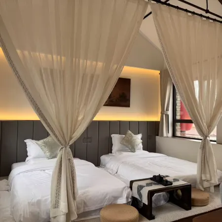Huajian Xiaoyuan Homestay