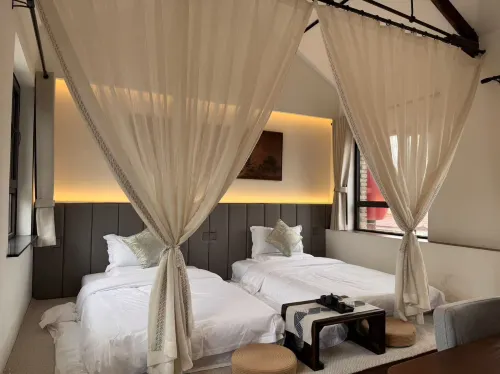 Huajian Xiaoyuan Homestay