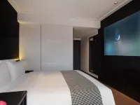 White Whale · X E-Sports Hotel (Desiqin Plaza)