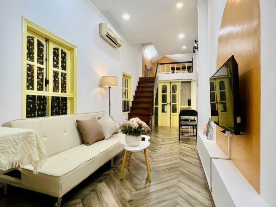 Balcony Streetview central home