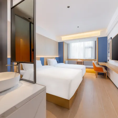Wyndham Hotel (Donghu Qilou Old Street Store)
