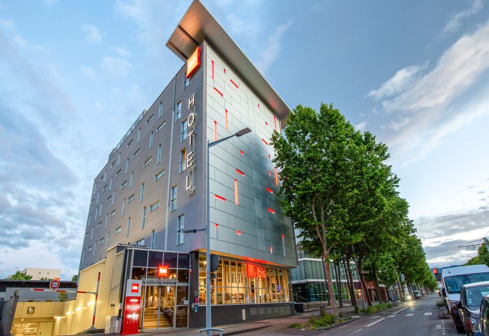 Campanile Clermont Ferrand Centre - Housity
