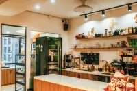 12airbnb - bar