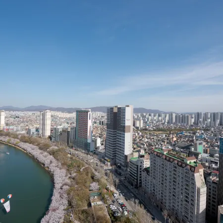 Rosana Hotel Отели рядом с достопримечательностью «Торговый центр Garden 5»