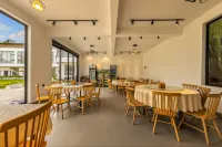 Danxia Mountain Guanshan Xiaoyuan Homestay - พร้อมอาหารเช้า