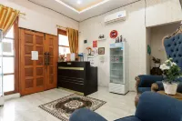 RedDoorz Near Cipinang Indah Mall - Homestays