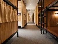 Namba Guesthouse Hive - Hostels