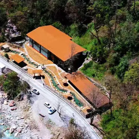 Baoxing County Zuiyunjian Homestay