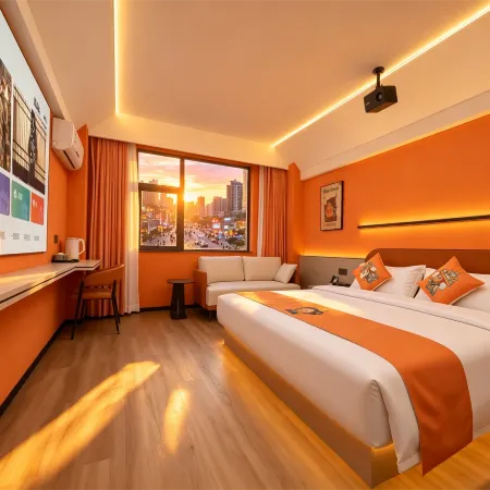 Time Travel Boutique Stay (Nanning Railway Station Mingxiu Road Subway Station)