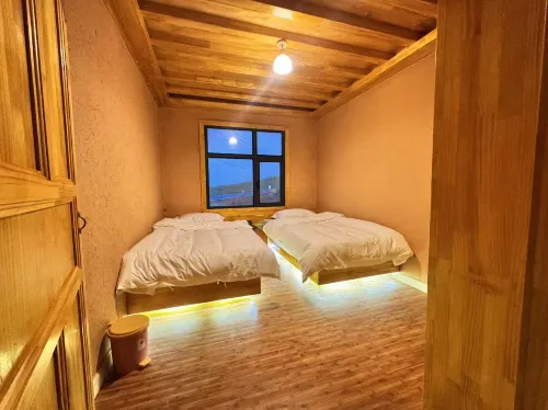 Gonghe Akzhuobacang Homestay - parcheggio