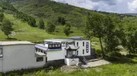 Wutai Mountain Zhenyun Guanshe Hotel - Mountain view