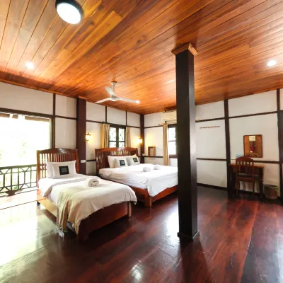 KhounPhet Hotel Các khách sạn gần Chùa Wat Xieng Thong