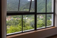 Guishan Youshe - parking