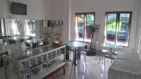 Avicenna Hotel Palangkaraya - 朝食