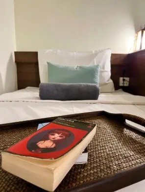 ห้องเตียงใหญ่ พร้อมห้องน้ำรวม